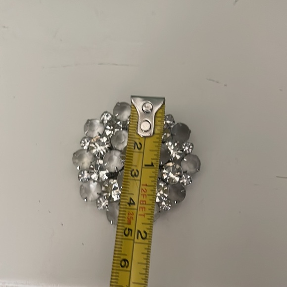 White and Crystal Pin by Lisa - Picture 6 of 7